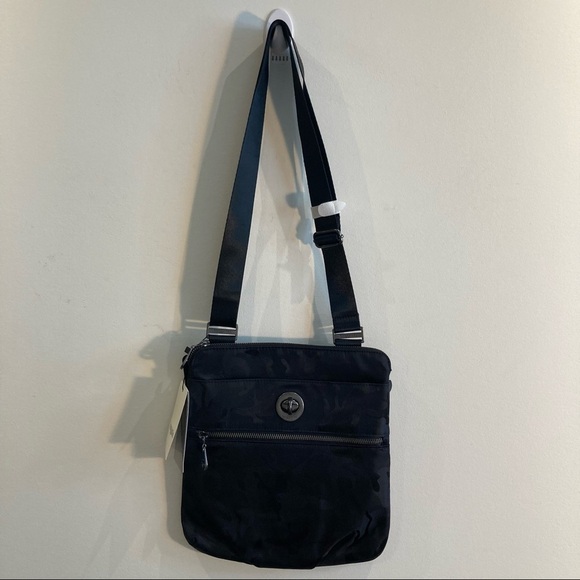 BAGGALLINI Hanover Crossbody Bag With Little  Pouch Wristlet NWT - Picture 2 of 14